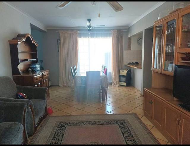 2 BEDROOM TOWNHOUSE FOR SALE IN ELDORAIGNE